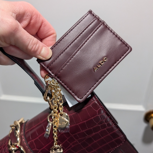 Elegant Burgundy Aldo Handbag with Gold Accents - Picture 5 of 5